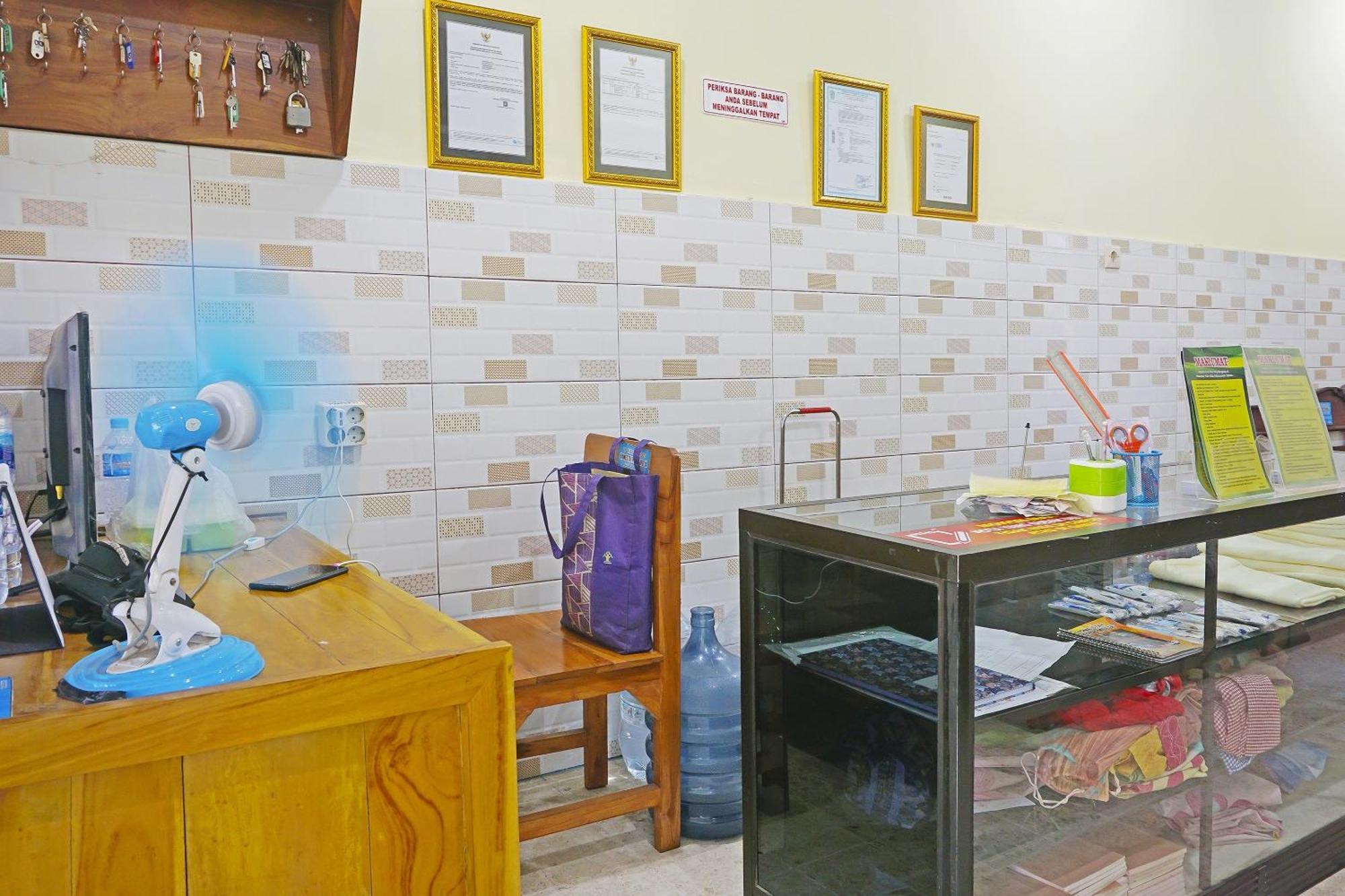 Putih Mulia Homestay Syariah Lumajang Exterior foto