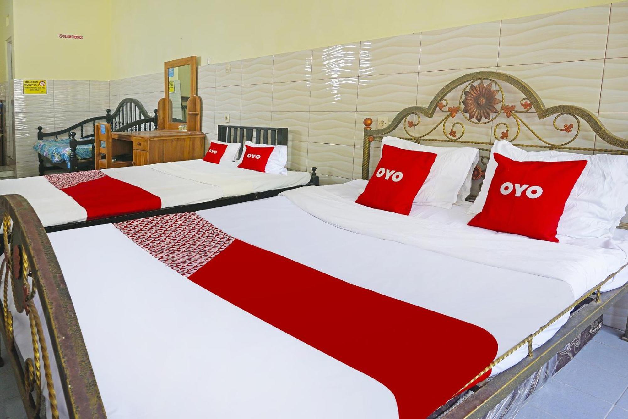 Putih Mulia Homestay Syariah Lumajang Exterior foto